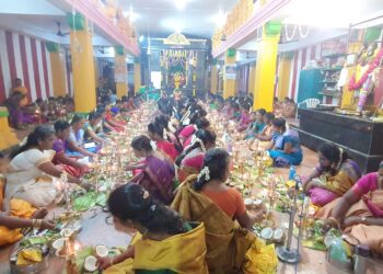 தூத்துக்குடி கேவிகே நகர் பத்திரகாளியம்மன் கோவில் கொடைவிழாவையொட்டி திருவிளக்கு பூஜை நடைபெற்றது.