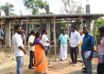 நாகப்பட்டினம் மாவட்டம் வேதாரண்யம் ஊராட்சி ஒன்றியத்திற்குட்பட்ட பகுதிகளில் நடைபெற்றுவரும் வளர்ச்சித்திட்ட பணிகளை மாவட்ட ஆட்சித்தலைவர் டாக்டர் அ.அருண்தம்புராஜ் நேரில் பார்வையிட்டு ஆய்வு