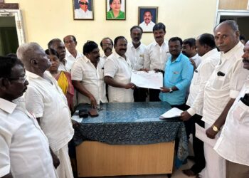 தூத்துக்குடியில் அதிமுக புதிய உறுப்பினர்கள் சேர்க்கையை தீவிர படுத்த  நிர்வாகிகளுக்கு விண்ணப்ப படிவங்களை வழங்கிய முன்னாள் அமைச்சர் சி.த செல்லப் பாண்டியன்!!