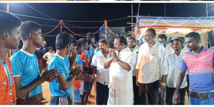 தூத்துக்குடியில் ஜெயலலிதா 75வது பிறந்தநாள் விழா தொடர்ச்சியாக  மாபெரும் மின்னொளி கபாடி போட்டி முன்னாள் அமைச்சர் சி.த செல்லப் பாண்டியன் தலைமையில் நடைபெற்றது!!