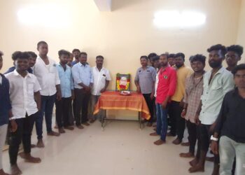 அம்பேத்கரின் 132 வது பிறந்த நாளை முன்னிட்டு  மாப்பிள்ளையூரனி பஞ்சாயத்து தலைவர் சரவணக்குமார் அம்பேத்கர் திருஉருவ படத்திற்கு மாலை அணிவித்து மரியாதை செலுத்தினார்.