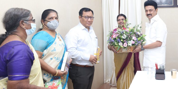 2023-2024ம் ஆண்டிற்கான சமூகநலன் மற்றும் மகளிர் உரிமை துறை மானிய கோரிக்கை – முதலமைச்சர் ஸ்டாலினிடம் அமைச்சர் கீதாஜீவன் வாழ்த்து பெற்றார்.