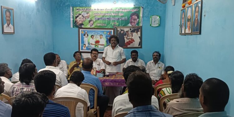 தூத்துக்குடியில் ஓ.பிஎஸ் அணி ஆலோசனை கூட்டம் நடைபெற்றது.