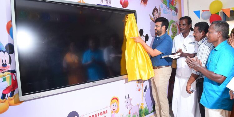 நாகப்பட்டினம் மாவட்டம் கீழையூர் ஊராட்சி ஒன்றியம் பாலக்குறிச்சி ஊராட்சியில் உள்ள ஊராட்சி ஒன்றிய தொடக்கப்பள்ளியில் திறன்மிகு தொடு திரை கணினி வகுப்பினை மாவட்ட ஆட்சித்தலைவர் டாக்டர் அ.அருண்தம்புராஜ் தொடங்கி வைத்தார்.