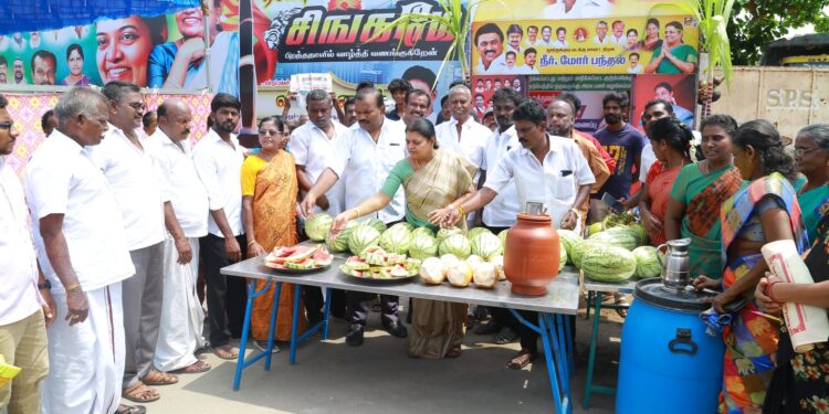 தூத்துக்குடியில் நீர்மோர் பந்தலை அமைச்சர் கீதாஜீவன், மேயர் ஜெகன் பெரியசாமி திறந்து வைத்தனர்.