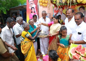 தூத்துக்குடி மாநகராட்சி பகுதியில் நடைபெறும் பணிகளை மேயர் ஜெகன் பெரியசாமி ஆய்வு மேற்கொண்டார்.