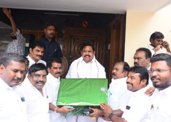 12ம் வகுப்பு தேர்வில் சாதனை படைத்த மாணவிக்கு முன்னாள் அமைச்சர் சி.த.செல்லப்பாண்டியன் நேரில் வாழ்த்து தெரிவித்தார்.