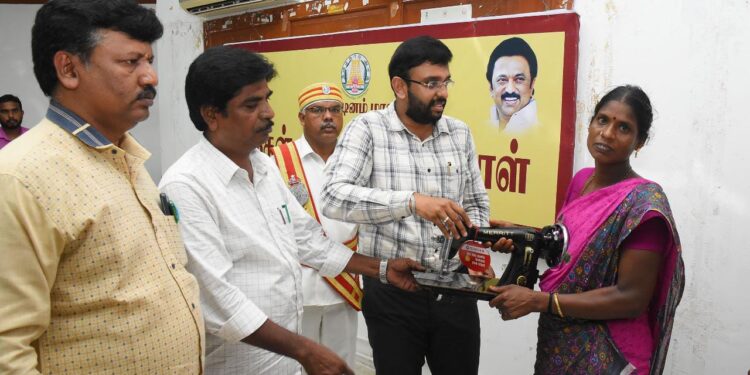 நாகப்பட்டினம் மாவட்ட ஆட்சியர் அலுவலகத்தில்வாராந்திர மக்கள் குறைதீர்க்கும் நாள் கூட்டம் மாவட்ட ஆட்சித்தலைவர்   டாக்டர் அ.அருண்தம்புராஜ் தலைமையில்   நடைபெற்றது.