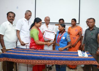 தேசிய அளவிலான போட்டியில் வெற்றி பெற்ற பள்ளி மாணவிக்கு அமைச்சர் கீதாஜீவன் வாழ்த்து