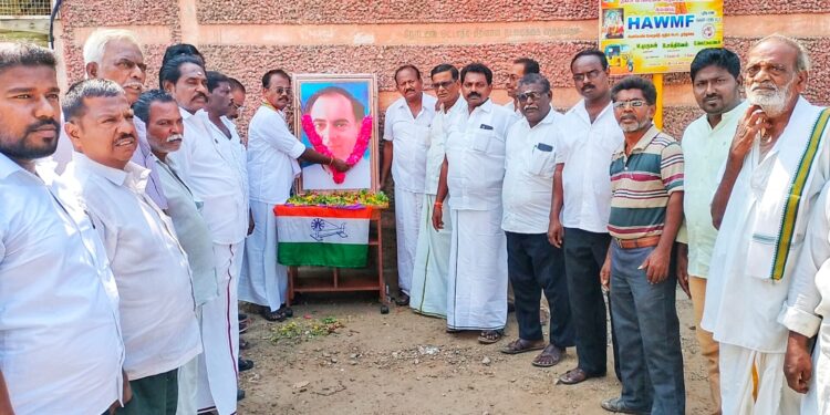 முன்னாள் பாரத பிரதமர் ராஜீவ்காந்தி 32வது நினைவு தினத்தை முன்னிட்டு. மாவட்ட காங்கிரஸ் கட்சி சார்பில் மாலை அணிவித்து மரியாதை