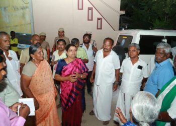 தூத்துக்குடி ஆசிரியர் காலனி பிரதான சாலை மற்றும் பி அண்டி காலனி பகுதிகளில் மழைநீர் வடிகால் அமைப்பதற்கான பணிகளை  அமைச்சர் கீதாஜீவன் ஆய்வு