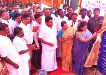 மாப்பிள்ளையூரணியில் 515.72 கோடி திட்டமதிப்பீல் ஜல்ஜீவன் மிஷன் குடிநீர் திட்டத்திற்கு கனிமொழி எம்.பி அடிக்கல் நாட்டினார். அமைச்சர்கள் எல்எல்ஏக்கள் பங்கேற்பு