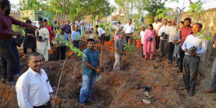 தூத்துக்குடியில் ஸ்டெர்லைட் நிறுவனம் சார்பில் முத்துநகர் பல்லுயிர் பூங்கா திட்டத்திற்கான அடிக்கல் நாட்டு விழா நடைபெற்றது.