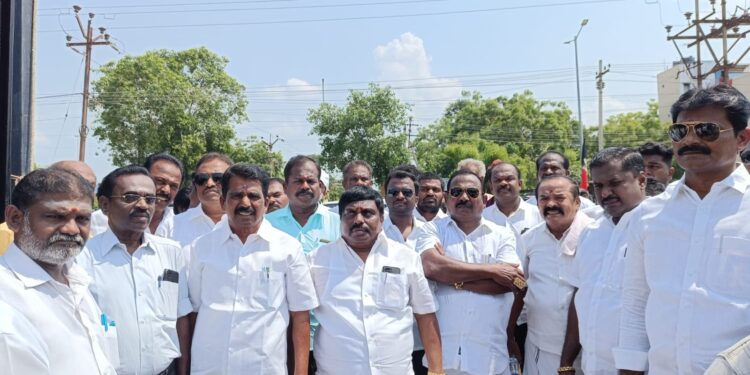 தமிழக முதல்வர் ஸ்டாலின் பதவி விலக கோரி தூத்துக்குடியில் அதிமுக ஆர்ப்பாட்டம் – முன்னாள் அமைச்சர்கள் செல்லப்பாண்டியன், சண்முகநாதன் பங்கேற்பு