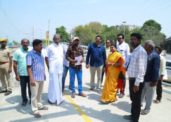 தூத்துக்குடி சட்டமன்ற உறுப்பினர் அலுவலகத்தில் அமைச்சர் கீதாஜீவன் மேலூர் ரயில்வே அதிகாரிகளுடன் கலந்தாய்வு