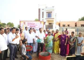 முன்னாள் முதலமைச்சர் கருணாநிதி 100வது பிறந்தநாளையொட்டி   மேயர் ஜெகன் பெரியசாமி மரக்கன்று நட்டினார்.