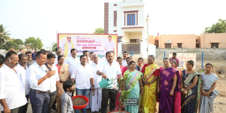 முன்னாள் முதலமைச்சர் கருணாநிதி 100வது பிறந்தநாளையொட்டி மேயர் ஜெகன் பெரியசாமி மரக்கன்று நட்டினார்.