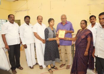 துத்துக்குடியில் கருணாநிதி பிறந்த நாளையொட்டி அரசு மருத்துவமணையில் பிறந்த 17 குழந்தைகளுக்கு தங்கமோதிரம் அமைச்சர் கீதாஜீவன் வழங்கினார்.