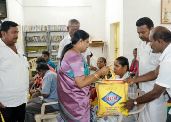 மாற்றுத்திறனாளிகளுக்கு நலத்திட்ட உதவிகள் அமைச்சர் கீதாஜீவன் வழங்கினார்.