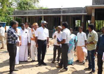 நாகப்பட்டினம் மாவட்டம் கீழ்வேளுர் ஊராட்சி ஒன்றியத்திற்குட்பட்ட பகுதிகளில் நடைபெற்றுவரும் வளர்ச்சித்திட்ட பணிகளை மாவட்ட ஆட்சித்தலைவர் ஜானி டாம் வர்கீஸ் நேரில் பார்வையிட்டு ஆய்வு மேற்கொண்டார்.