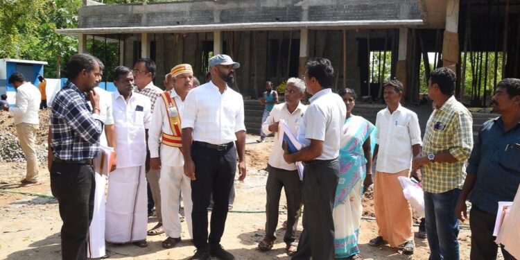 நாகப்பட்டினம் மாவட்டம் கீழ்வேளுர் ஊராட்சி ஒன்றியத்திற்குட்பட்ட பகுதிகளில் நடைபெற்றுவரும் வளர்ச்சித்திட்ட பணிகளை மாவட்ட ஆட்சித்தலைவர் ஜானி டாம் வர்கீஸ் நேரில் பார்வையிட்டு ஆய்வு மேற்கொண்டார்.