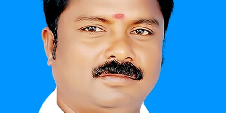 நெடுஞ்சாலைத்துறையின் அலட்சிய போக்கு : கோடிக்கணக்கில் நிதி ஒதுக்கி பல ஆண்டுகளாகியும் தாளமுத்துநகர் பிரதான சாலை முழுமையாக  போடாமல் குண்டும் குழியுமாக காணப்படும் அவலம்,  போர்க்கால அடிப்படையில் நடவடிக்கை எடுக்க வலியுறுத்தி நெடுஞ்சாலைத்துறை கோட்டப்பொறியாளருக்கு ஊராட்சிமன்ற தலைவர் சரவணக்குமார் வேண்டுகோள்