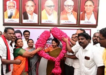 மாற்றுக்கட்சியினர் 50 பேர் கனிமொழி எம்.பி, முன்னிலையில் திமுகவில் இணைந்தனர்.