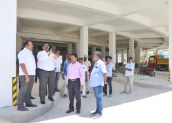 தூத்துக்குடி பேருந்து நிலைய கட்டுமான பணியை மேயர் ஜெகன் பெரியசாமி ஆய்வு செய்தார்.