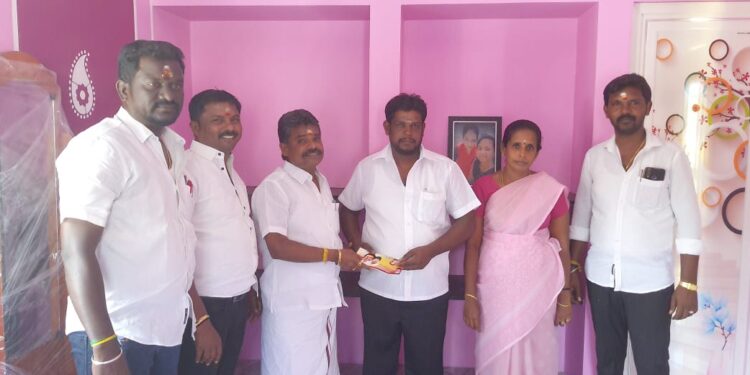 தூத்துக்குடி கிழக்கு ஒன்றிய திமுக பொருளாளர் புதுமனை புகுவிழா  சண்முகையா எம்எல்ஏ, பஞ். தலைவர் சரவணக்குமார் பங்கேற்பு