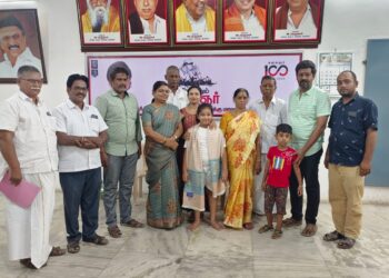 யோகா பயிற்சியில் 5 முறை உலக சாதனை பெற்ற கோவில்பட்டி மாணவிக்கு அமைச்சர் கீதாஜீவன் பாராட்டு!”