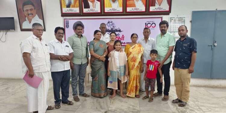 யோகா பயிற்சியில் 5 முறை உலக சாதனை பெற்ற கோவில்பட்டி மாணவிக்கு அமைச்சர் கீதாஜீவன் பாராட்டு!”