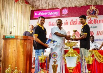 தூத்துக்குடியில்  கோல்டன் பீஜியன் ஸ்போர்ட்ஸ் சொசைட்டி சார்பில் பரிசளிப்பு விழா:  முன்னாள் அமைச்சர் சி.த. செல்லப்பாண்டி   யன் பங்கேற்று பரிசுகள் வழங்கினார்..