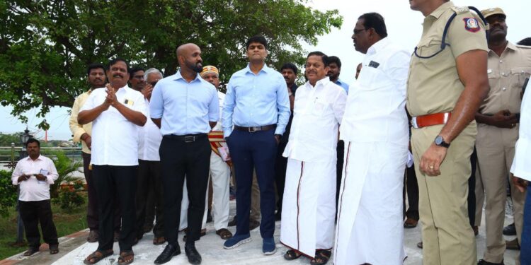 நாகப்பட்டினம் மாவட்டம் தோணித்துறை சாலையில் உள்ள தமிழ்நாடு உணவகத்தினை சுற்றுலாத்துறை அமைச்சர் கே.ராமச்சந்திரன் நேரில் பார்வையிட்டு ஆய்வு