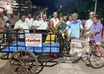 கலைஞர் நூற்றாண்டு விழாவையொட்டி 3 சக்கர சைக்கிள் அமைச்சர் கீதாஜீவன் வழங்கினார்.