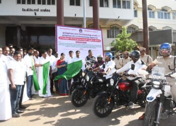 கலைஞர் நூற்றாண்டு விழாவையொட்டி 3 சக்கர சைக்கிள் அமைச்சர் கீதாஜீவன் வழங்கினார்.