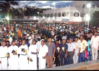 தூத்துக்குடி சண்முகபுரம் தூய பேதுரு ஆலய 30ம் ஆண்டு அசன விழா நடைபெற்றது. முன்னாள் அதிமுக அமைச்சர் சித.செல்லப்பாண்டியன், ஞான்ராஜ், பங்கேற்பு