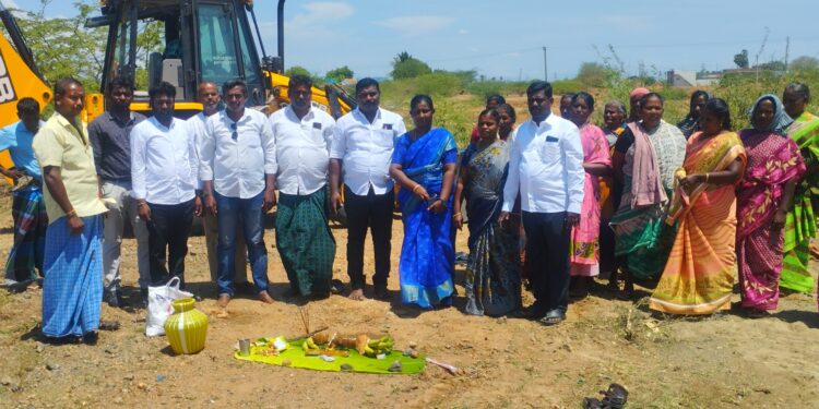 திம்மராஜபுரம் ஊராட்சியில் புதிய நீர்த்தேக்க தொட்டி தூத்துக்குடி ஒன்றிய குழு தலைவர் வசுமதி அம்பாசங்கர் பூமிபூஜையுடன் தொடங்கி வைத்தார்.