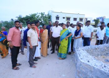 தூத்துக்குடி மாநகராட்சி 6வது வார்டு பகுதிகளில் அமைச்சர் கீதாஜீவன் பொதுமக்களிடம் குறைகளை கேட்டறிந்தார்.