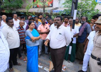 தூத்துக்குடியில் அமைச்சர் கீதாஜீவன் போக்குவரத்து குறித்து ஆய்வு மேற்கொண்டார்.