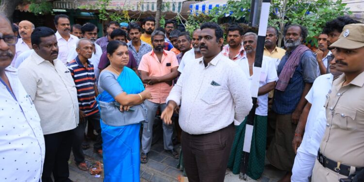 தூத்துக்குடியில் அமைச்சர் கீதாஜீவன் போக்குவரத்து குறித்து ஆய்வு மேற்கொண்டார்.