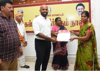 நாகப்பட்டினம் மாவட்ட ஆட்சியர் அலுவலகத்தில் வாராந்திர மக்கள் குறைதீர்க்கும் நாள் கூட்டம் மாவட்ட ஆட்சித்தலைவர்   ஜானி டாம் வர்கீஸ் தலைமையில்   நடைபெற்றது.