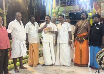 தூத்துக்குடியில் மேயர் ஜெகன் பெரியசாமி மரக்கன்று நட்டினார்.