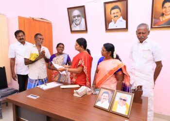 தூத்துக்குடி சட்டமன்ற உறுப்பினர் அலுவலகத்தில் அமைச்சர் கீதாஜீவன் பொதுமக்களிடம் குறை கேட்பு