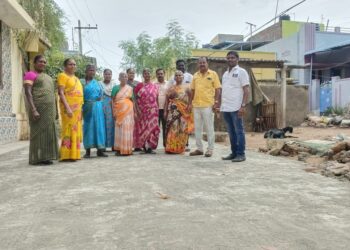 புதிய பேவர் பிளாக் சாலையை மக்கள் பயன்பாட்டிற்கு கொண்டு வந்த மாப்பிள்ளையூரணி பஞ்சாயத்து தலைவர் சரவணக்குமார்  – ஊர் பொதுமக்கள் மகிழ்ச்சி