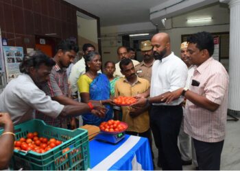 நாகப்பட்டினம் மாவட்ட ஆட்சியர் அலுவலகத்தில்வாராந்திர மக்கள் குறைதீர்க்கும் நாள் கூட்டம் மாவட்ட ஆட்சித்தலைவர் ஜானி டாம் வர்கீஸ் தலைமையில் இன்று நடைபெற்றது.