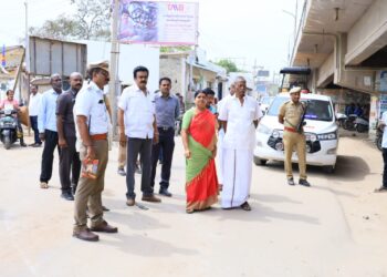 தூத்துக்குடியில் திமுக இளைஞர் அணியினர் மேயர் ஜெகன் பெரியசாமியிடம் வாழ்த்து பெற்றனர்.