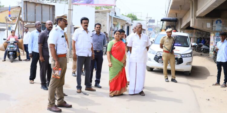 தூத்துக்குடியில் திமுக இளைஞர் அணியினர் மேயர் ஜெகன் பெரியசாமியிடம் வாழ்த்து பெற்றனர்.