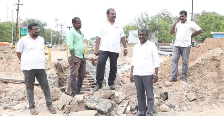தூத்துக்குடி பாளை ரோடு கால்வாய் பணி மேயர் ஜெகன் பெரியசாமி ஆய்வு