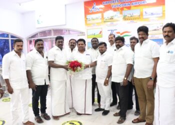 தூத்துக்குடியில் திமுக இளைஞர் அணியினர் அமைச்சர் அனிதா ராதாகிருஷண்னிடம் வாழ்த்து பெற்றனர்.