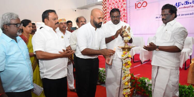 நாகப்பட்டினம் மாவட்டத்தில் உள்ள தொழிற்பயிற்சி   நிலையங்களில் புதிதாக கட்டப்பட்டுள்ள 4.0 தரத்திலான தொழில்நுட்ப மைய   கட்டடங்கள்  திறந்து வைக்கப்பட்டதனை, தொடர்ந்து நாகப்பட்டினம் அரசு தொழில்   பயிற்சி நிலையத்தில் மாவட்ட ஆட்சித்தலைவர் ஜானி டாம் வர்கீஸ் தமிழ்நாடு மீன்வளர்ச்சிக் கழக தலைவர் என்.கௌதமன்  தமிழ்நாடு தாட்கோ கழக தலைவர் உ.மதிவாணன் ஆகியோர் குத்துவிளக்கேற்றி   பார்வையிட்டனர். 